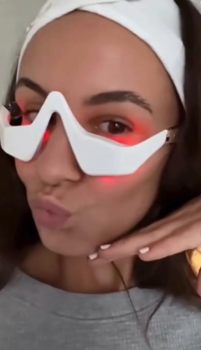 Reviewer wearing the 3D eye massager with the red light on